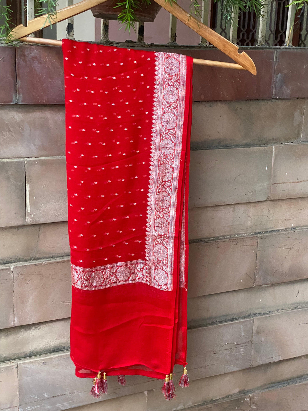 RED BANARASI HANDLOOM KHADDI CHIFFON DUPATTA - Aura Benaras