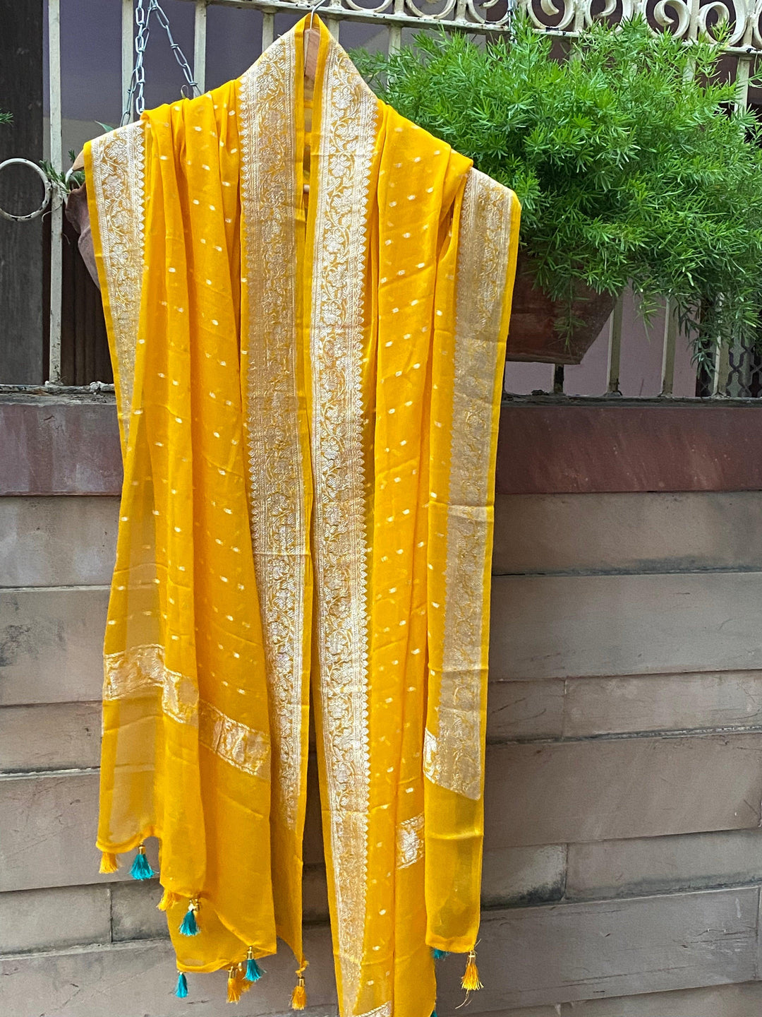 YELLOW BANARASI HANDLOOM KHADDI CHIFFON DUPATTA - Aura Benaras