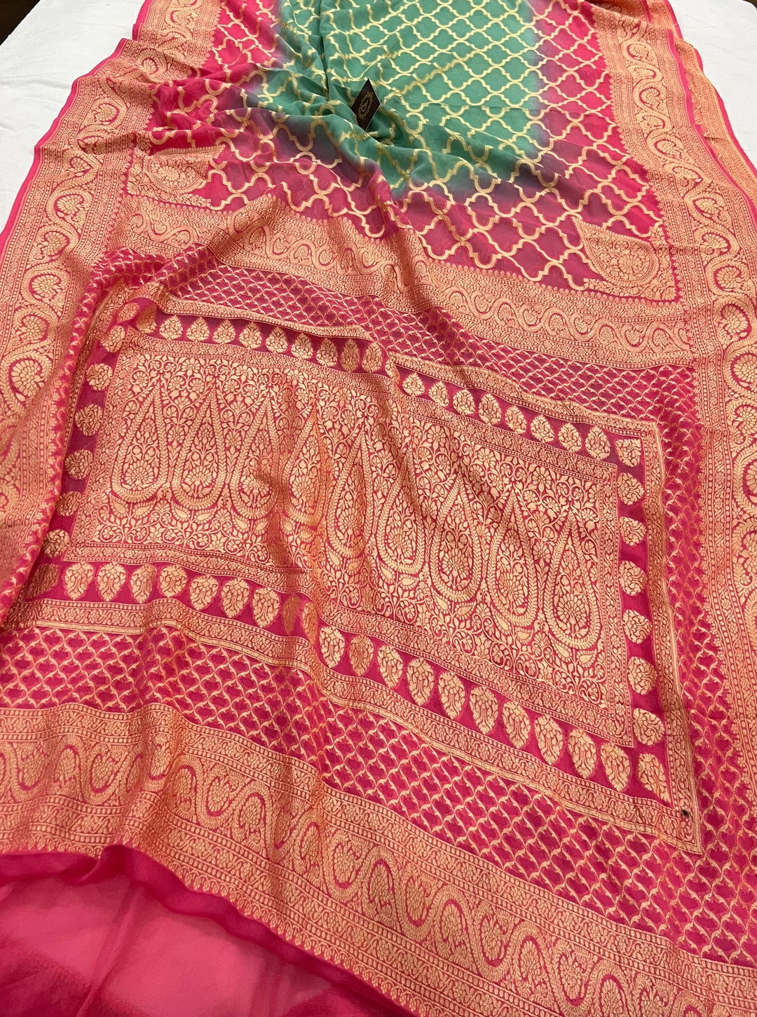 Green-Strawberry Pink Shaded Banarasi Handloom Pure Georgette Silk Saree - Aura Benaras