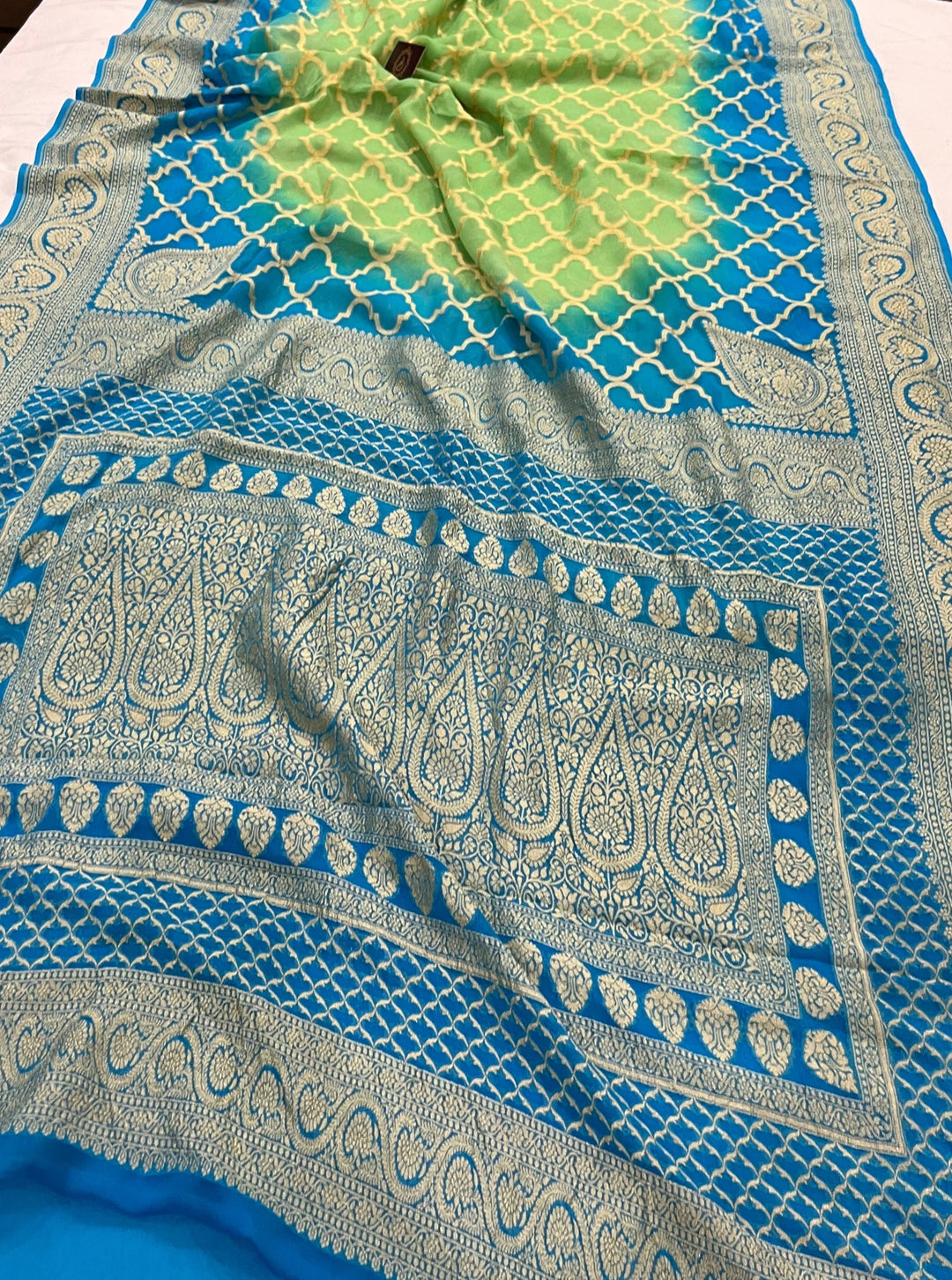 Green Shaded Banarasi Handloom Pure Georgette Silk Saree - Aura Benaras