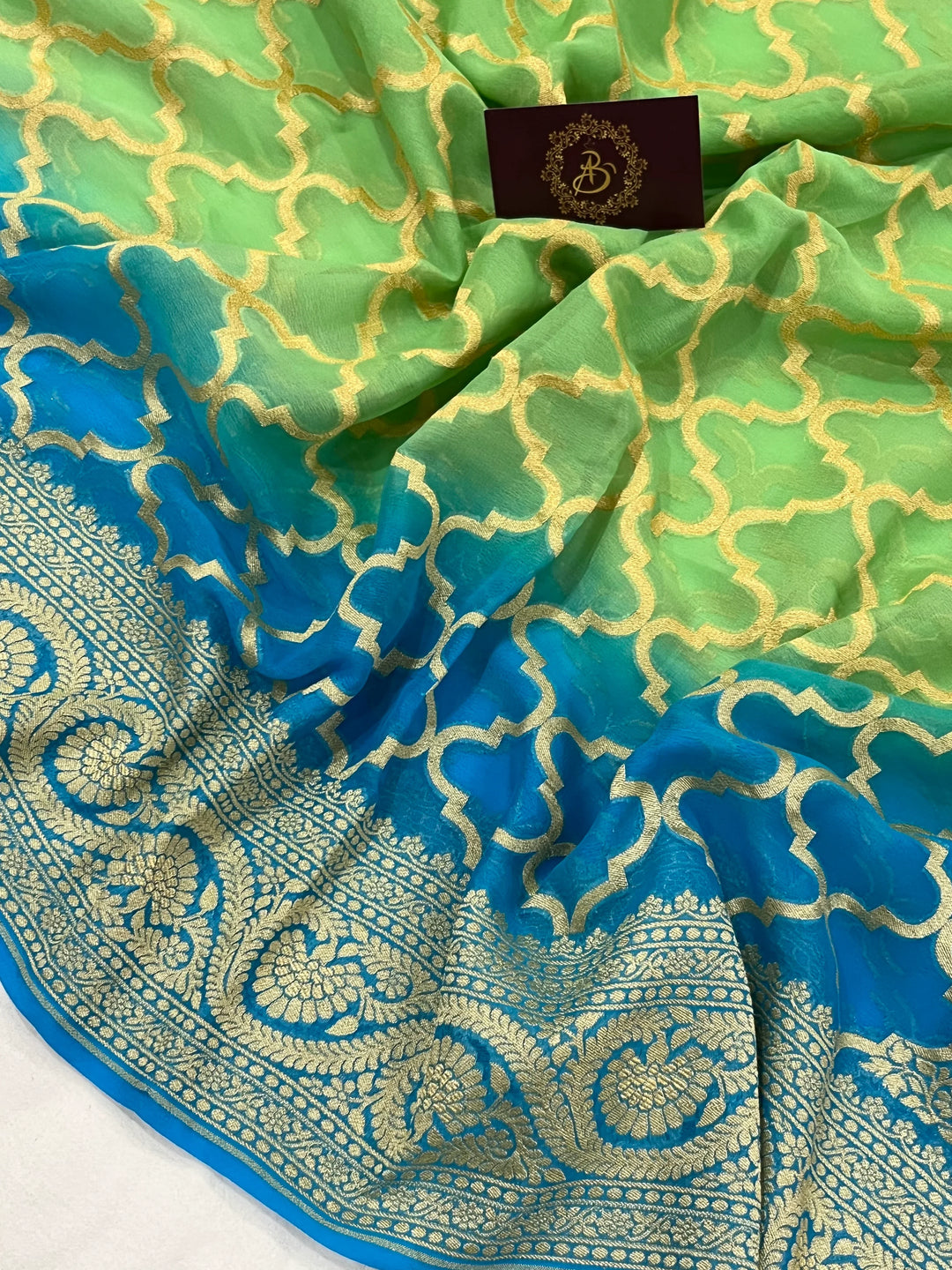 Green Shaded Banarasi Handloom Pure Georgette Silk Saree - Aura Benaras