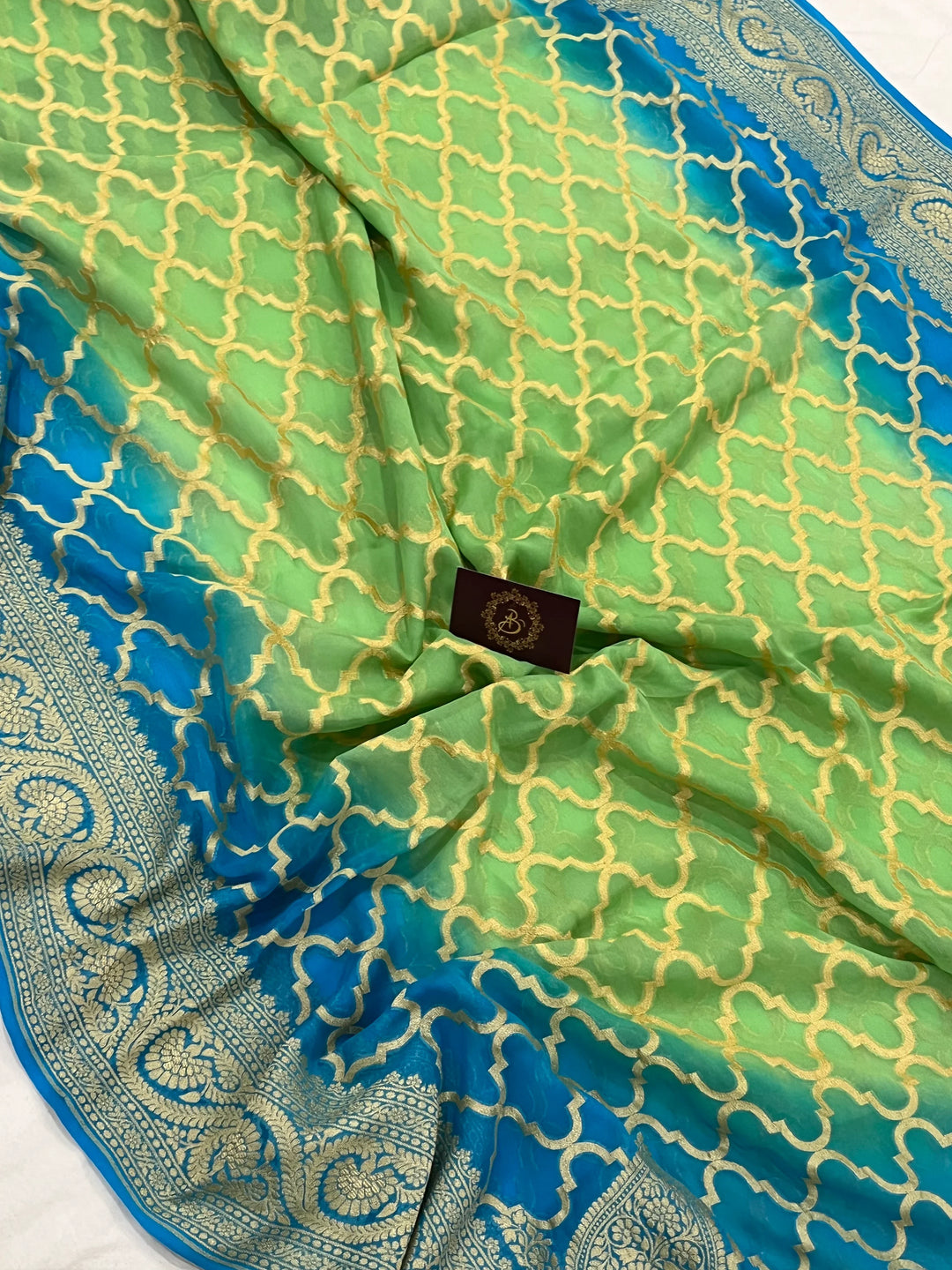 Green Shaded Banarasi Handloom Pure Georgette Silk Saree - Aura Benaras