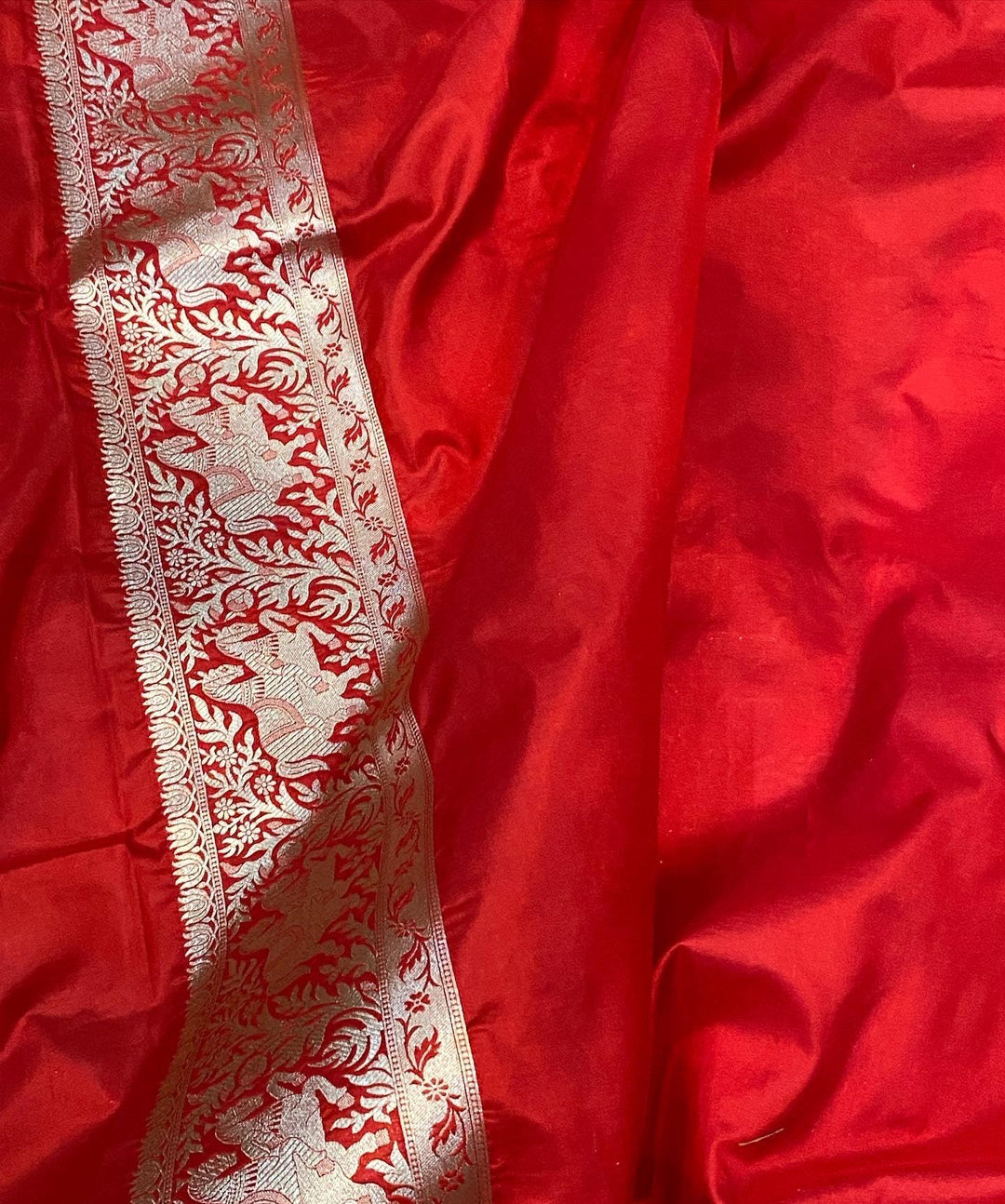 Red Banarasi Handloom Pure Katan Silk Saree - Aura Benaras