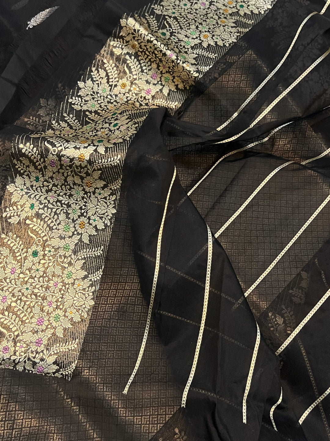 Black Banarasi Handloom Kora Silk Saree - Aura Benaras