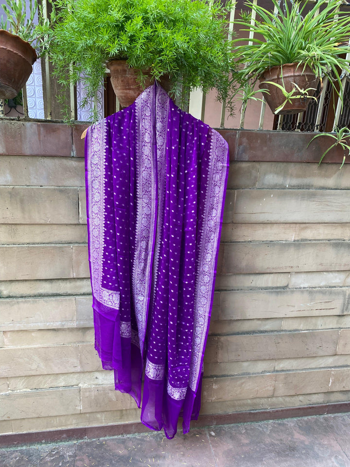 PURPLE BANARASI HANDLOOM KHADDI CHIFFON DUPATTA - Aura Benaras