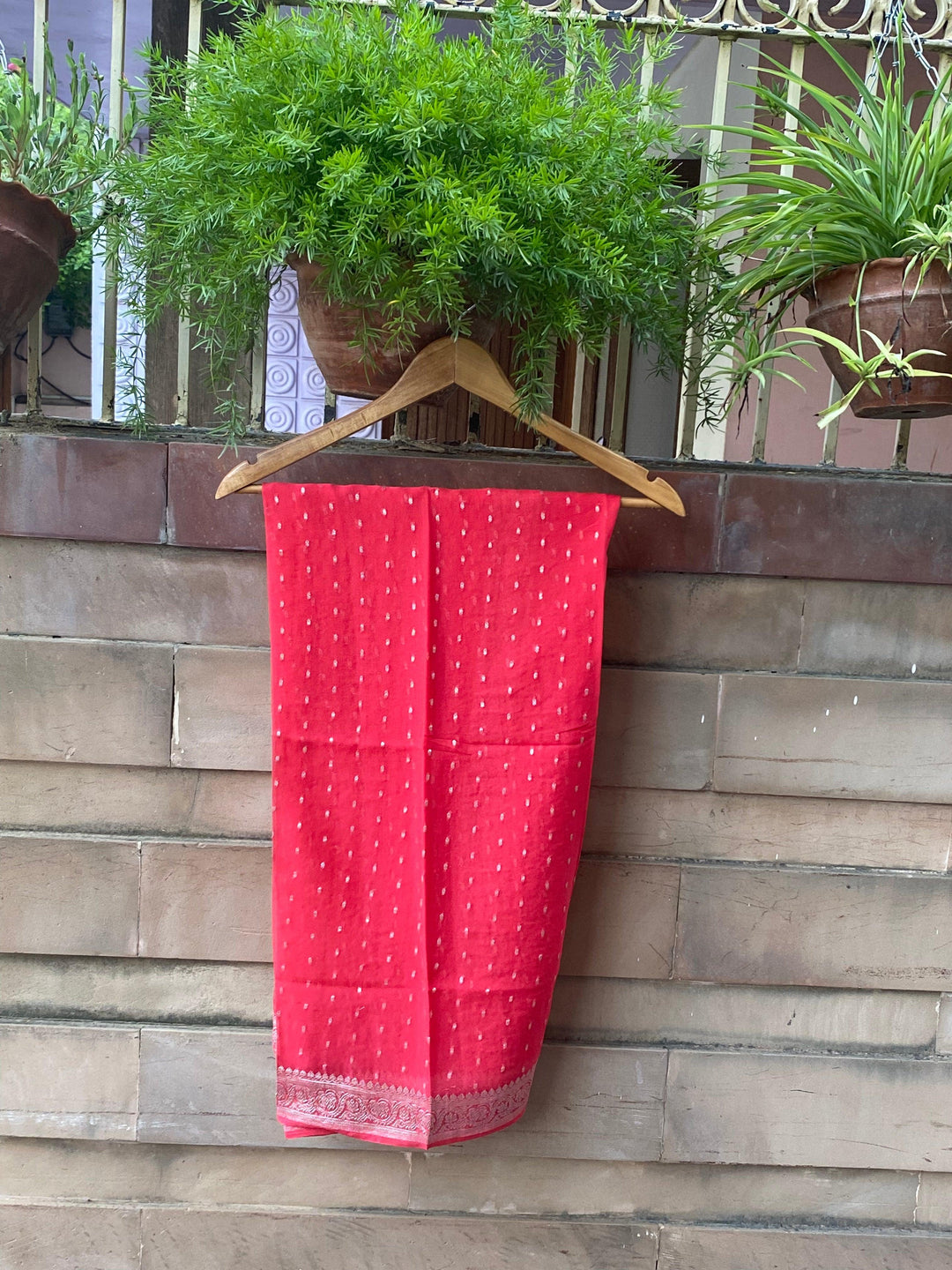 CHERRY RED BANARASI HANDLOOM KHADDI CHIFFON DUPATTA - Aura Benaras