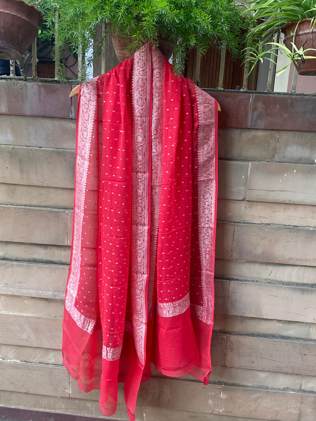 CHERRY RED BANARASI HANDLOOM KHADDI CHIFFON DUPATTA - Aura Benaras