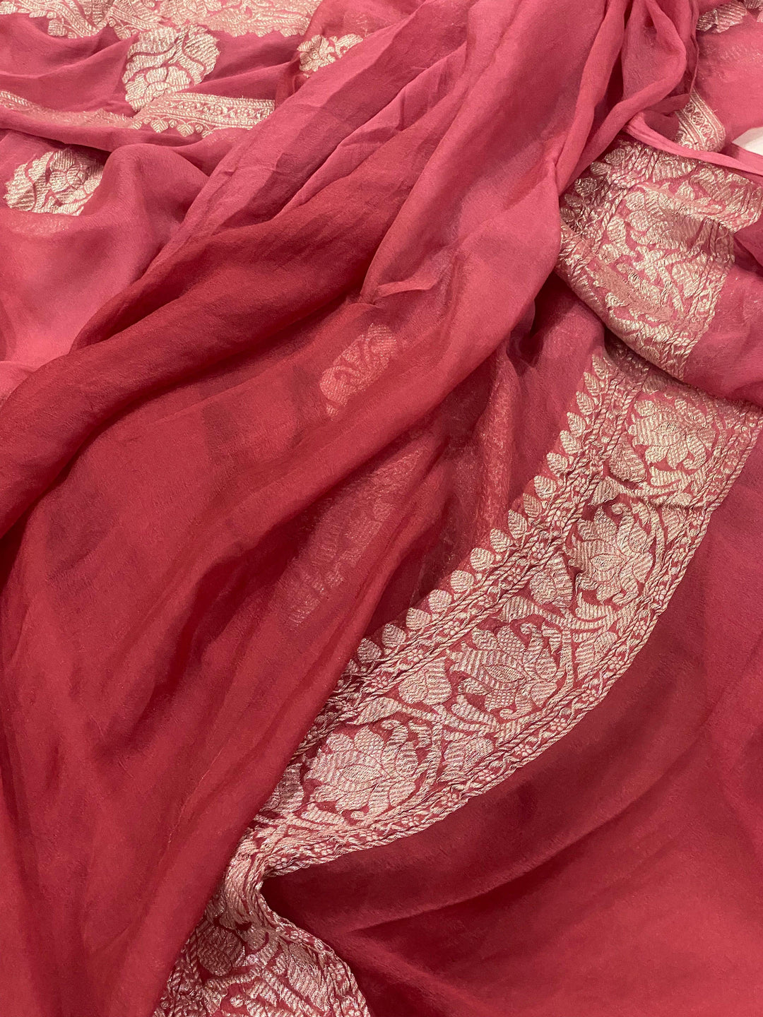Onion Shaded Banarasi Khaddi Chiffon Georgette Saree - Aura Benaras 