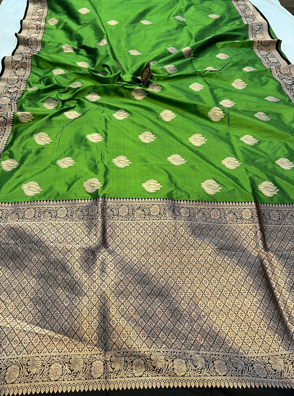 Green Pure Banarasi Handloom Katan Silk Saree - Aura Benaras