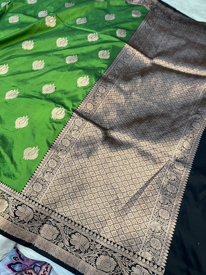 Green Pure Banarasi Handloom Katan Silk Saree - Aura Benaras