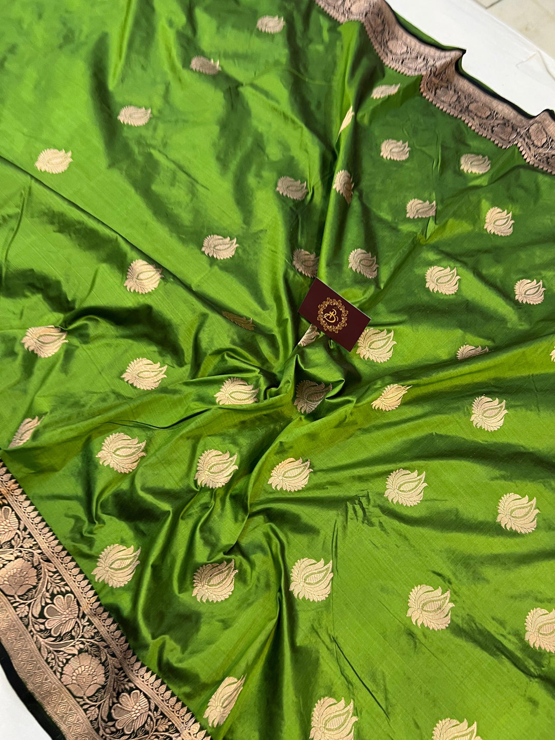 Green Pure Banarasi Handloom Katan Silk Saree - Aura Benaras
