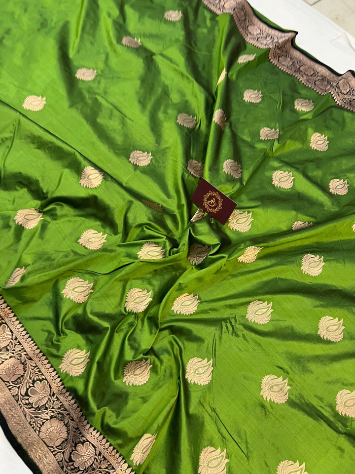 Green Pure Banarasi Handloom Katan Silk Saree - Aura Benaras