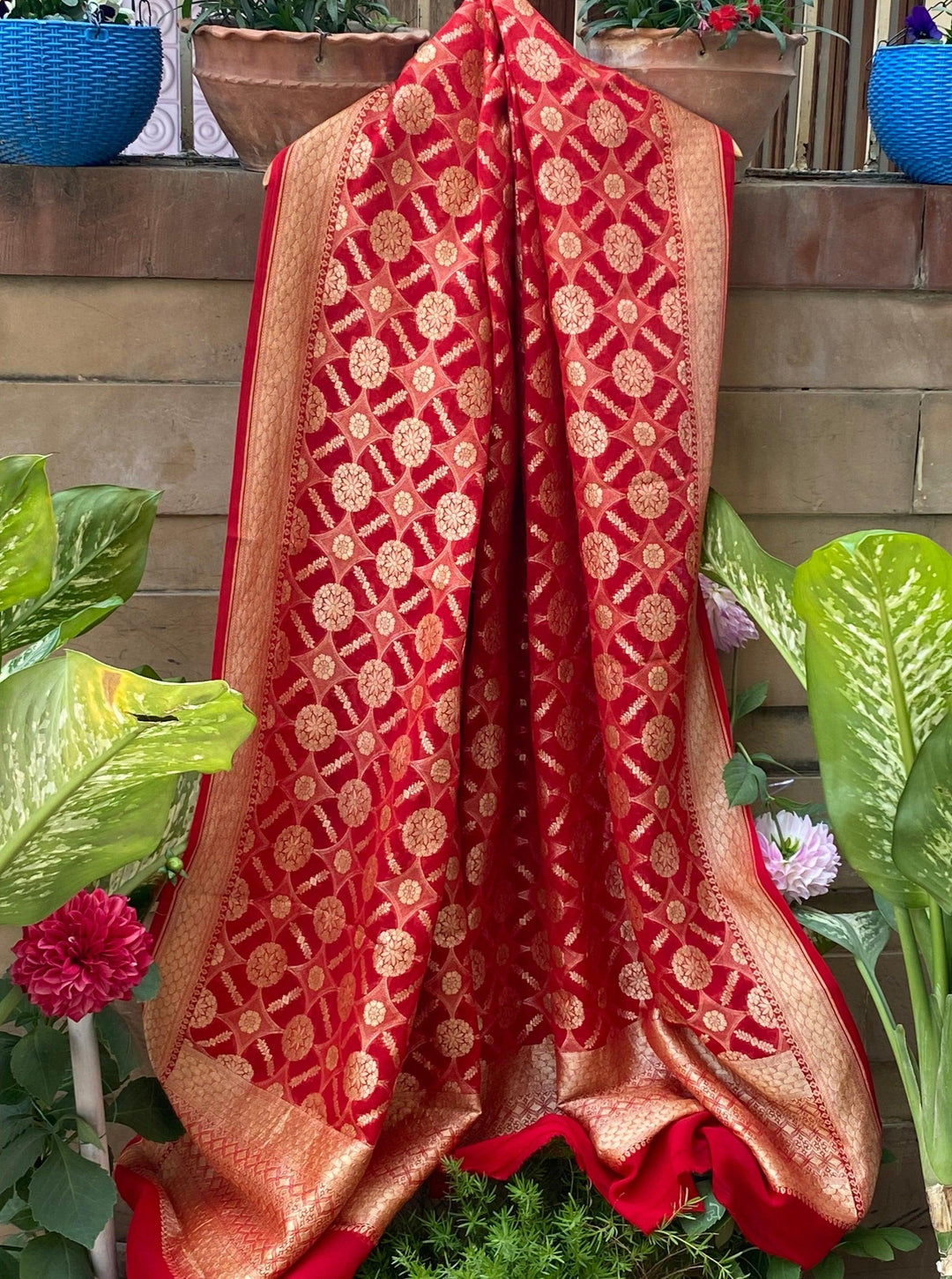 Red Pure Banarasi Handloom Georgette Dupatta - Aura Benaras
