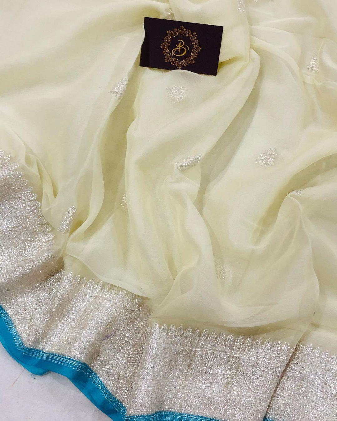 Off White Khaddi Chiffon Georgette Handloom Silk Saree - Aura Benaras