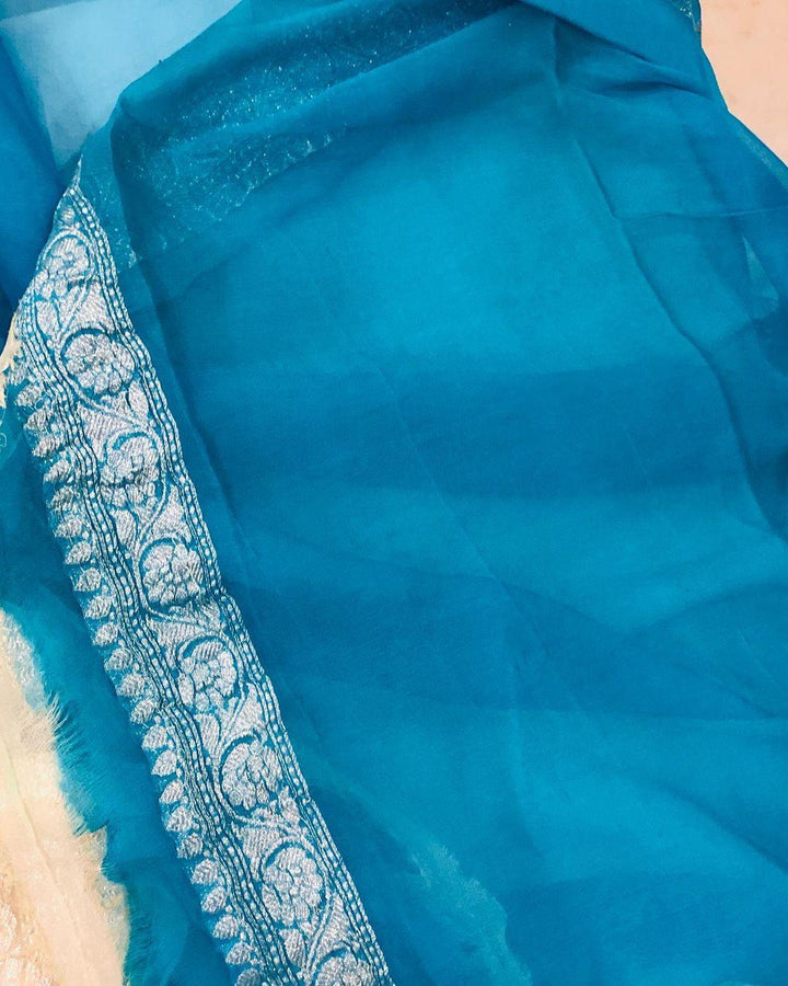 Off White Khaddi Chiffon Georgette Handloom Silk Saree - Aura Benaras