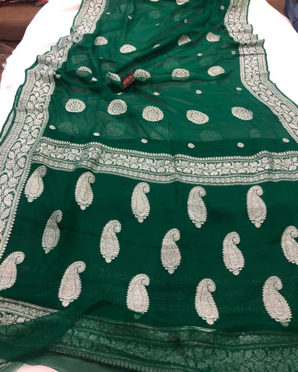 Green Banarasi Handloom Pure Georgette Silk Saree - Aura Benaras