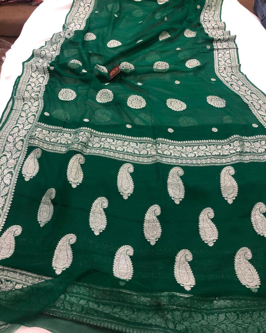 Green Banarasi Handloom Pure Georgette Silk Saree - Aura Benaras