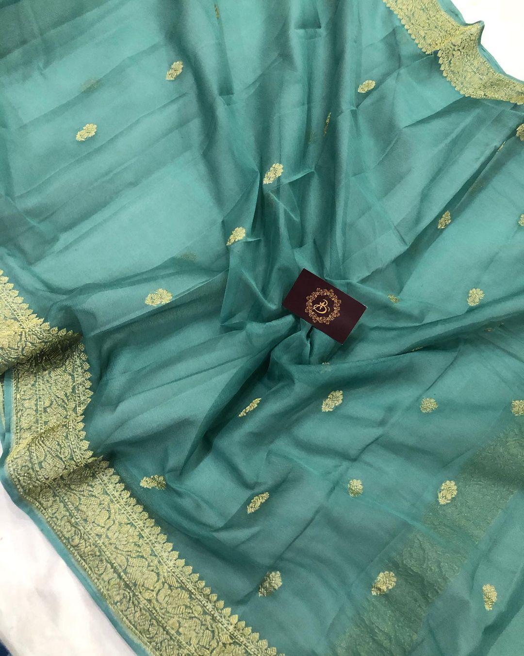 Grayish Green Banarasi Handloom Pure Georgette Silk Saree - Aura Benaras